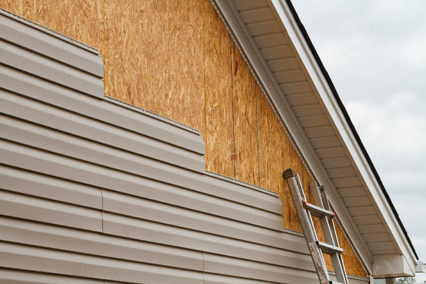 Professional Fiber Cement Siding technician working in Lake City, SC